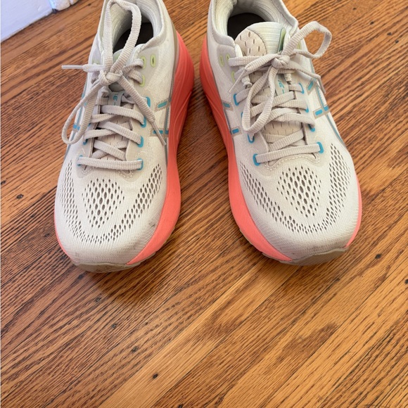 ASICS Gel-Kayano 31 Shoes - Cream and Pink Woman - Picture 5 of 7